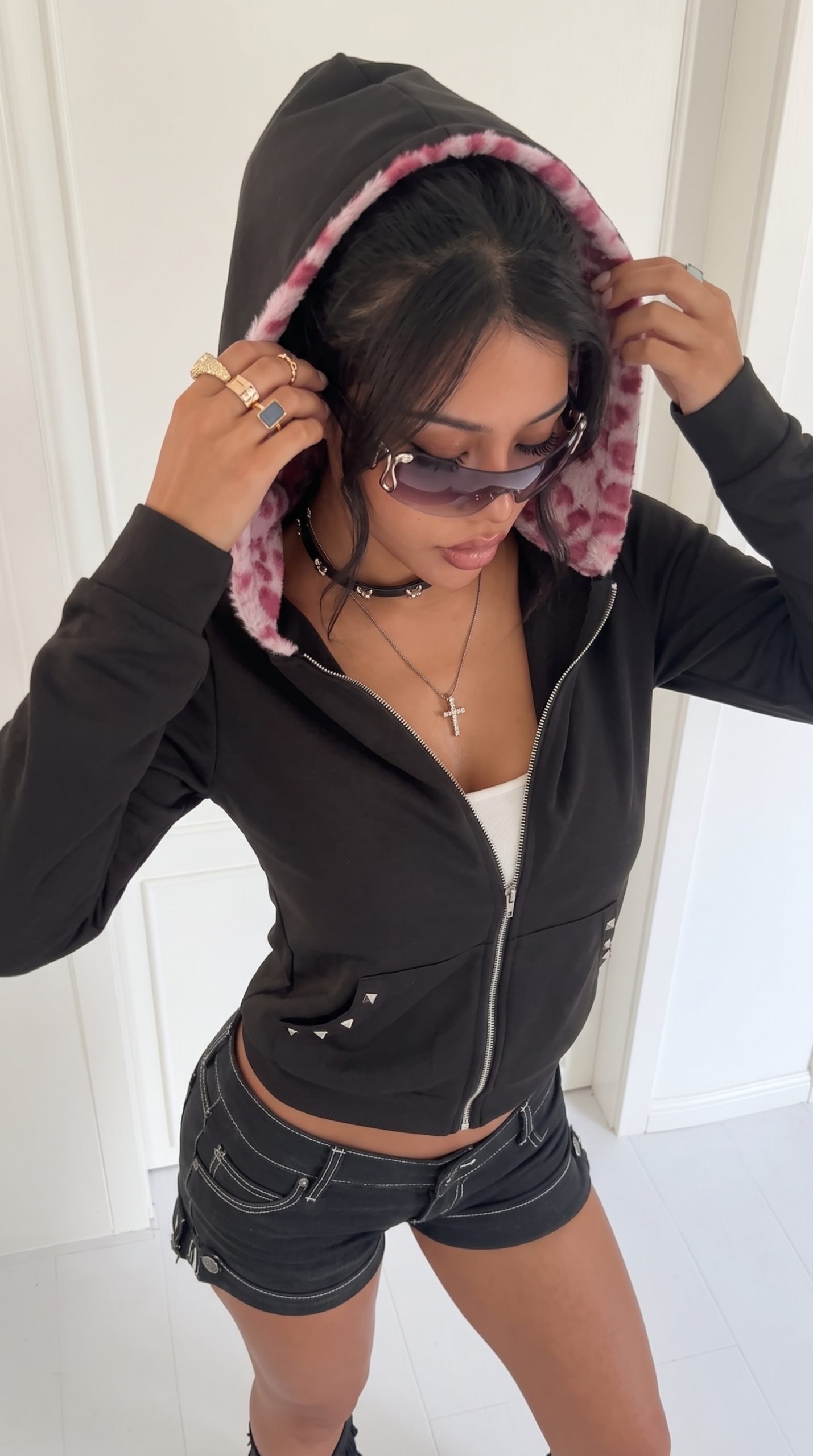 woman adjusting hair 2k 20261018151457